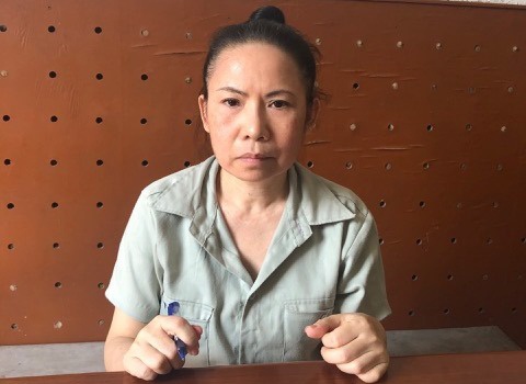Khoi to giao vien lua chay viec chiem doat tai san hinh anh