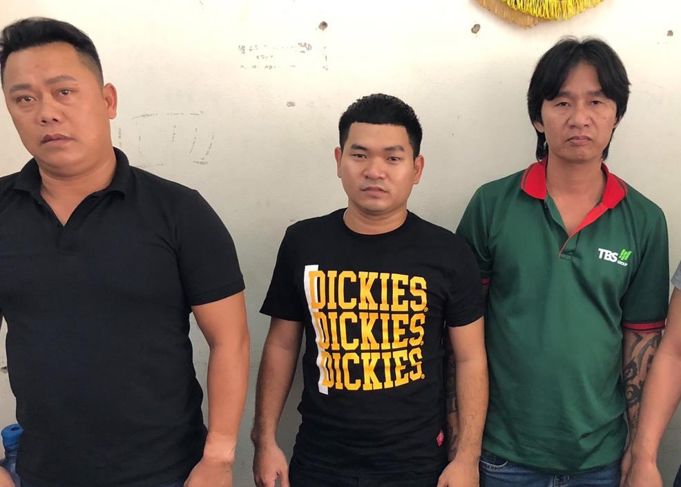 Doi thuc an lau, nhom con do dap pha quan nhau o Da Nang hinh anh
