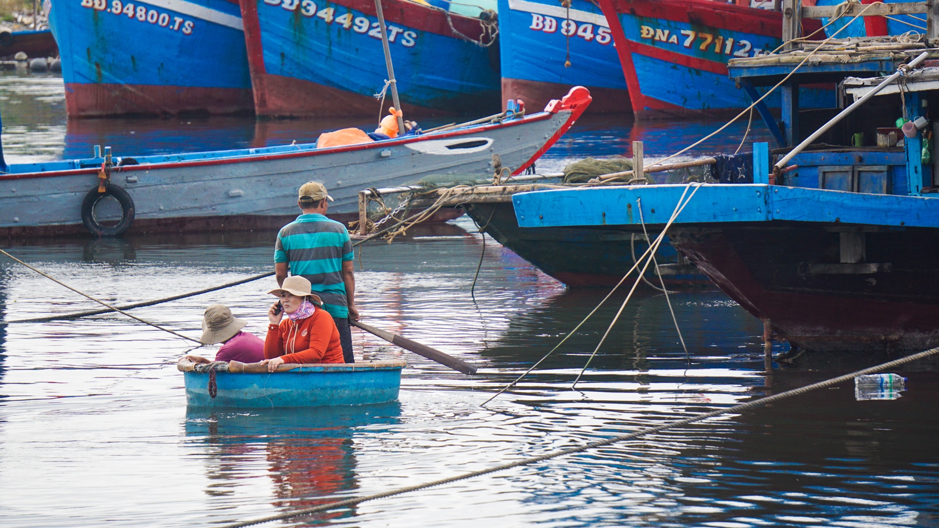 Tau ca tranh bao o Da Nang anh 5