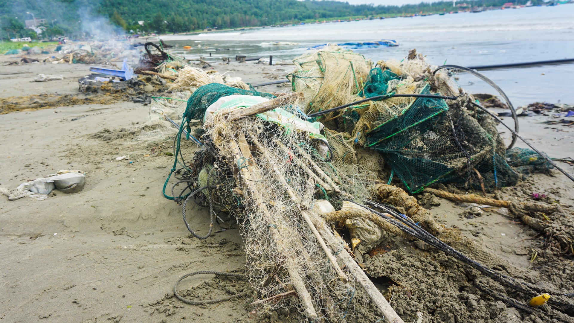 Bienb Da Nang ngap rac sau bao so 5 anh 10