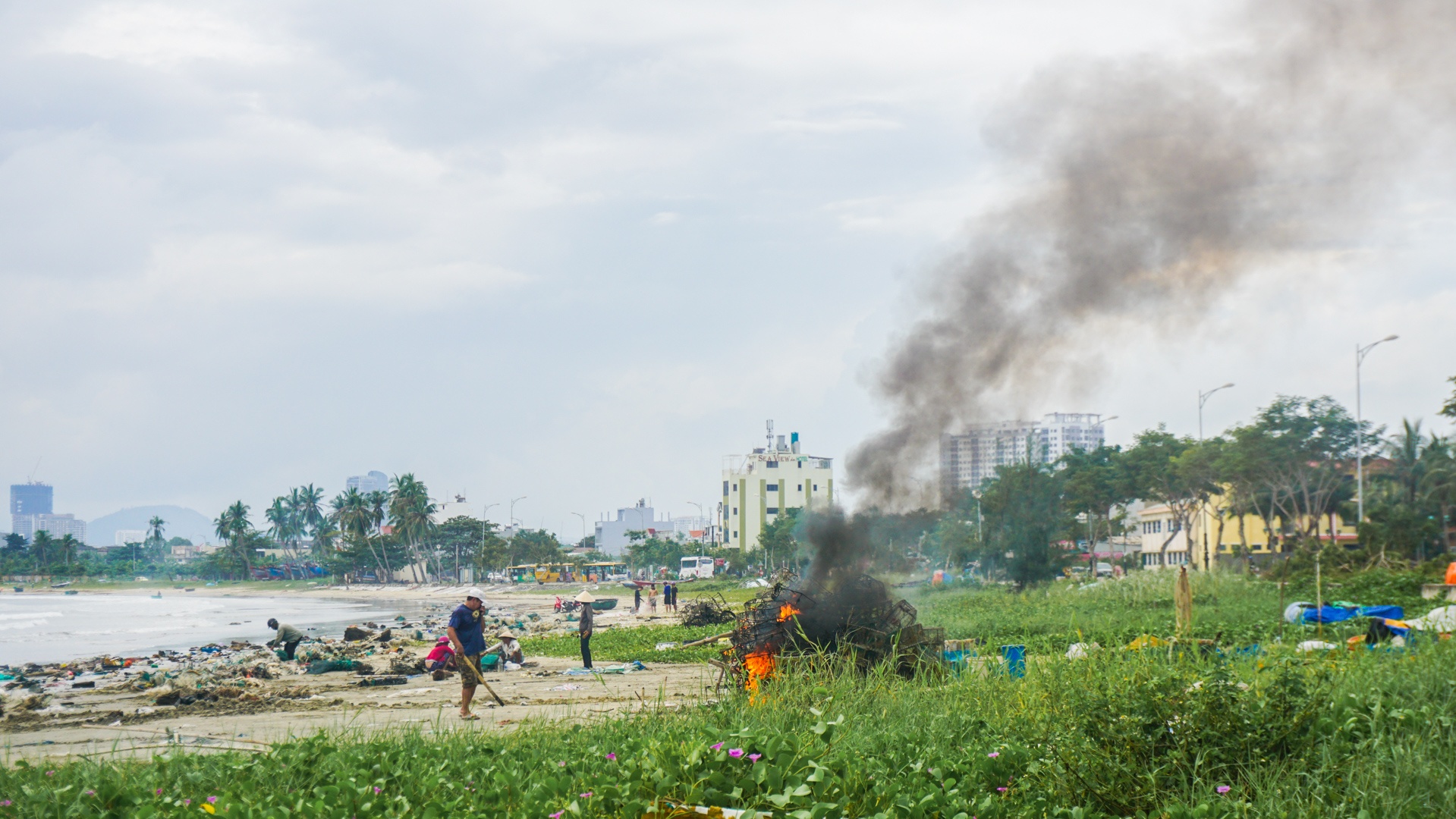 Bienb Da Nang ngap rac sau bao so 5 anh 6