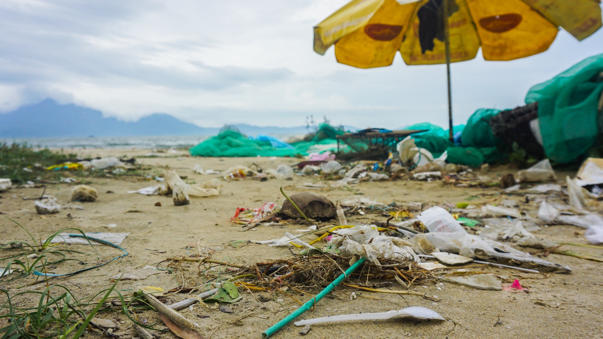 Bienb Da Nang ngap rac sau bao so 5 anh 8