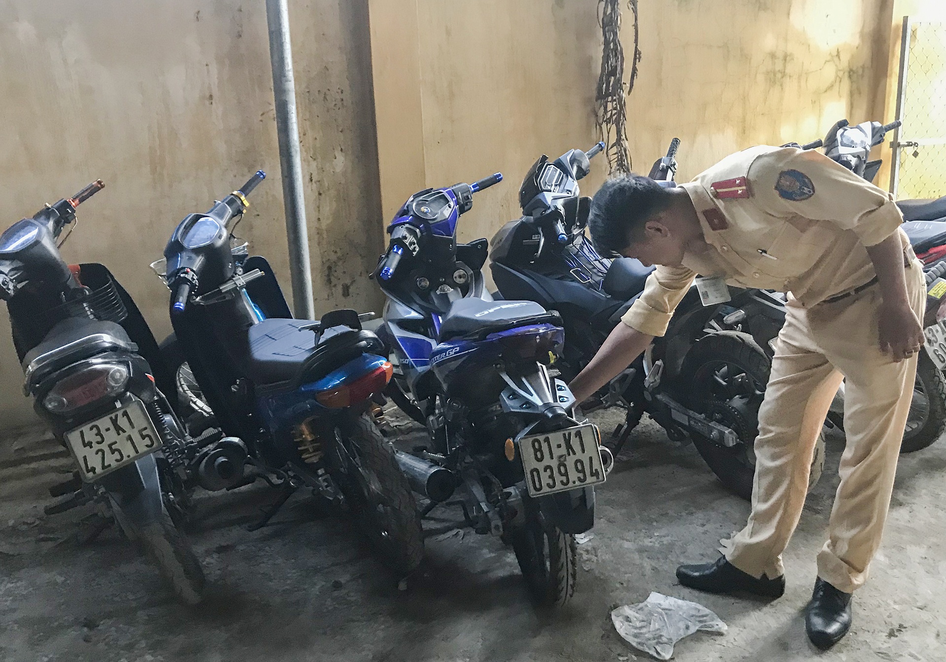 Cảnh sát ngăn chặn nhóm thanh thiếu niên đua xe tr ảnh 1 Canh sat ngan chan nhom thanh thieu nien dua xe tr anh 1