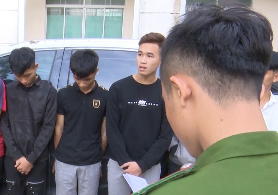 Bat 9 thanh thieu nien trom 18 xe may hinh anh