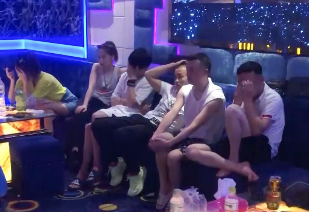 13 co gai trong quan karaoke duong tinh ma tuy hinh anh