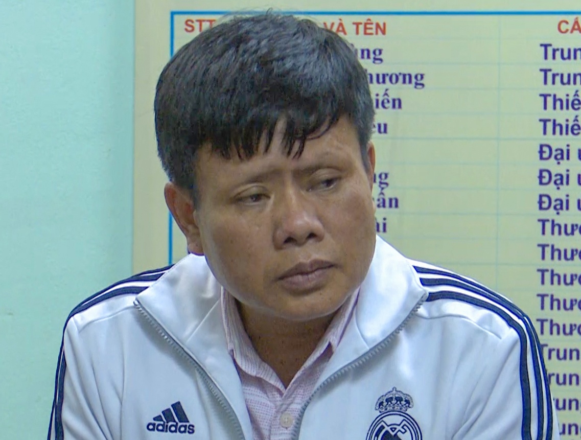 Nhóm côn đồ đập phá quán nhậu ở Đà Nẵng ảnh 1 Nhom con do dap pha quan nhau o Da Nang anh 1