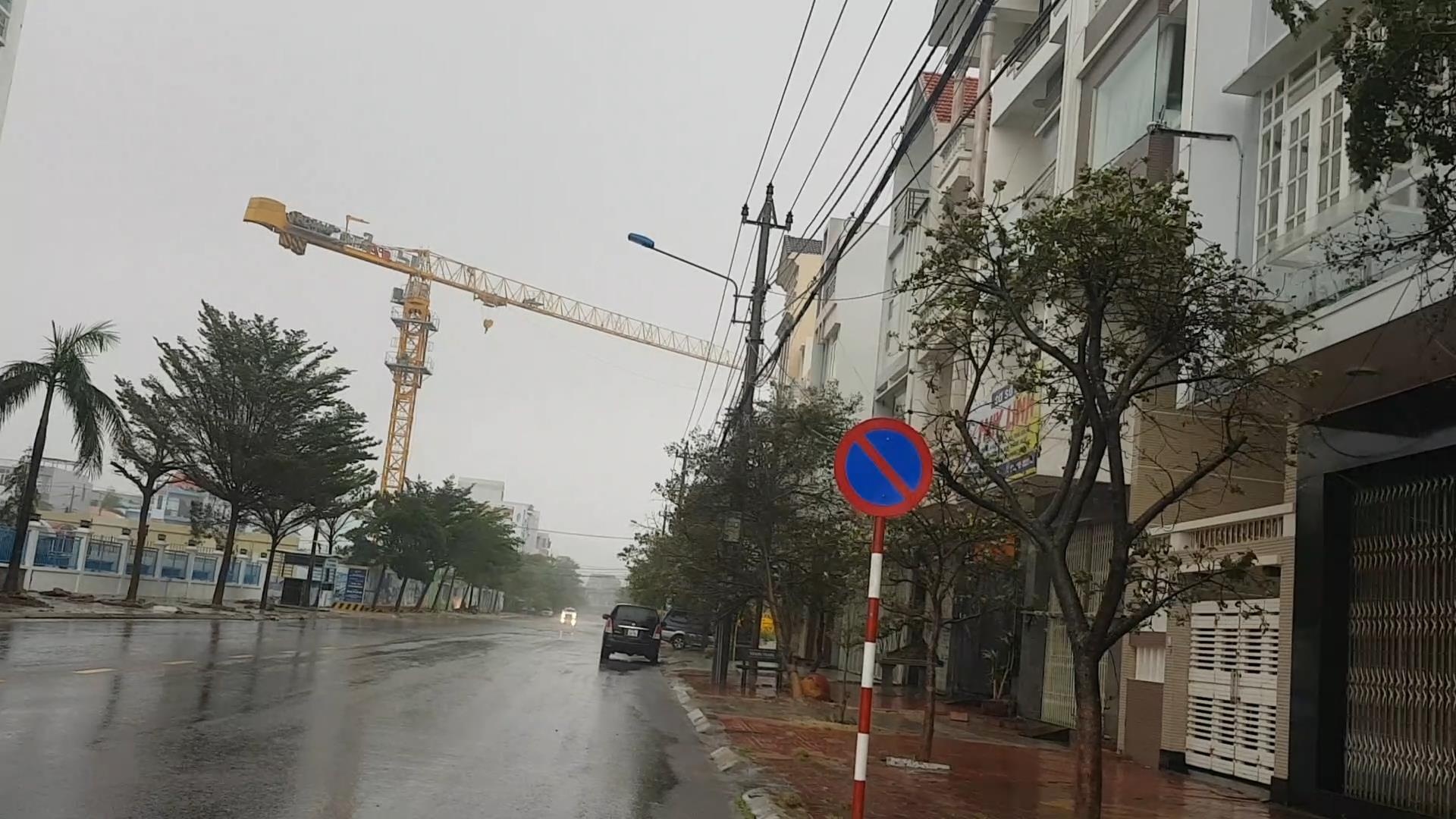 Can cau quay chong chong, quet qua day dien truoc bao so 6 hinh anh