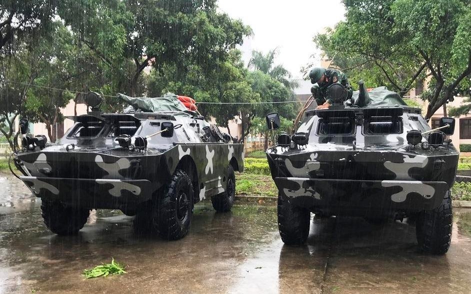 10 xe boc thep den vung tam bao Nakri san sang ung cuu hinh anh