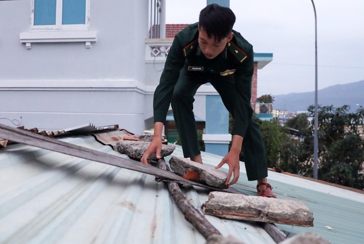 Hai nguoi tu vong khi bao so 6 do bo hinh anh