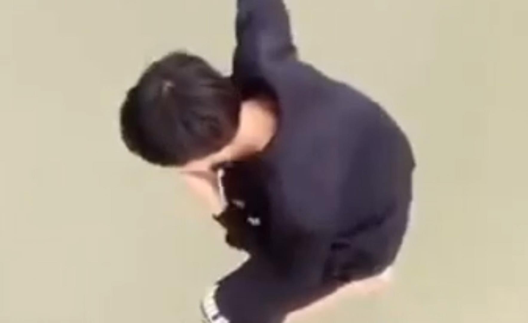 Cau be du day, nhay tu cau treo xuong suoi hinh anh