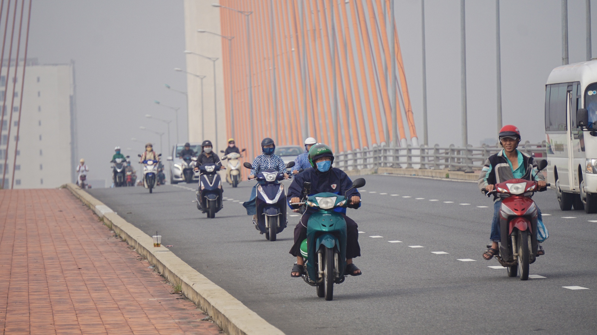 Đà Nẵng chìm trong sương mù ảnh 4 Da Nang chim trong suong mu anh 4