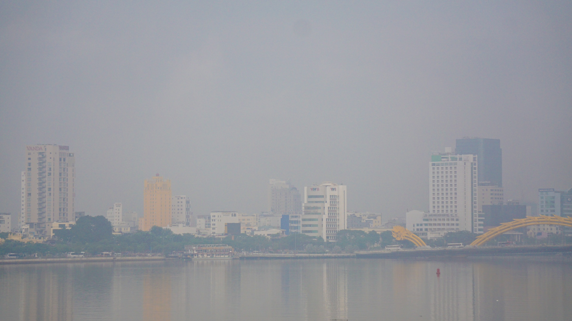 Đà Nẵng chìm trong sương mù ảnh 6 Da Nang chim trong suong mu anh 6