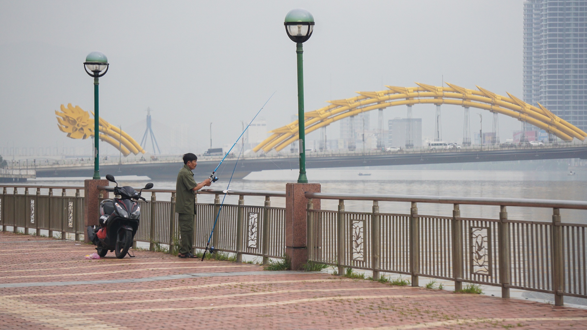 Đà Nẵng chìm trong sương mù ảnh 9 Da Nang chim trong suong mu anh 9