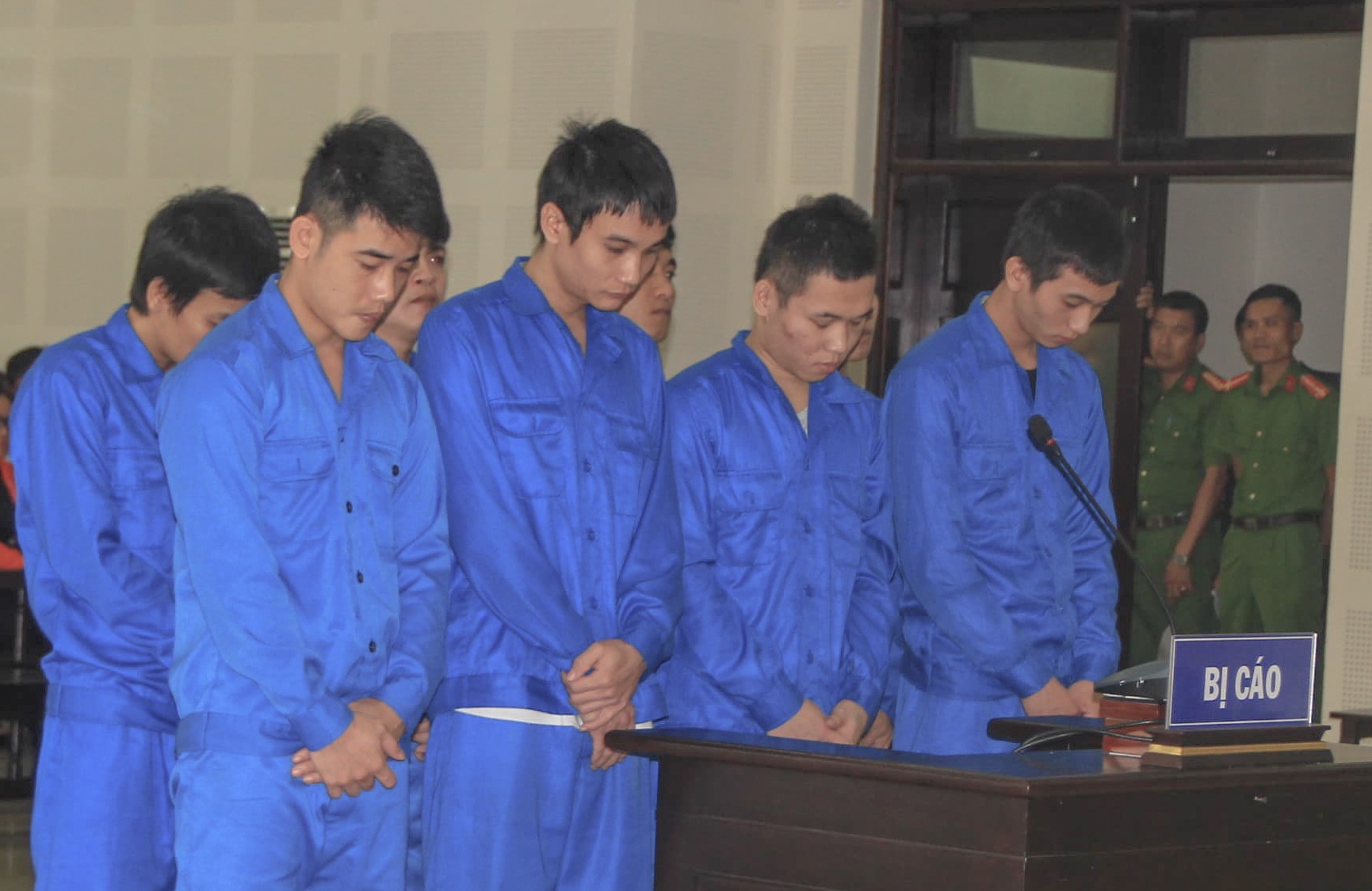 Nhóm thanh niên hỗn chiến ảnh 1 Nhom thanh nien hon chien anh 1