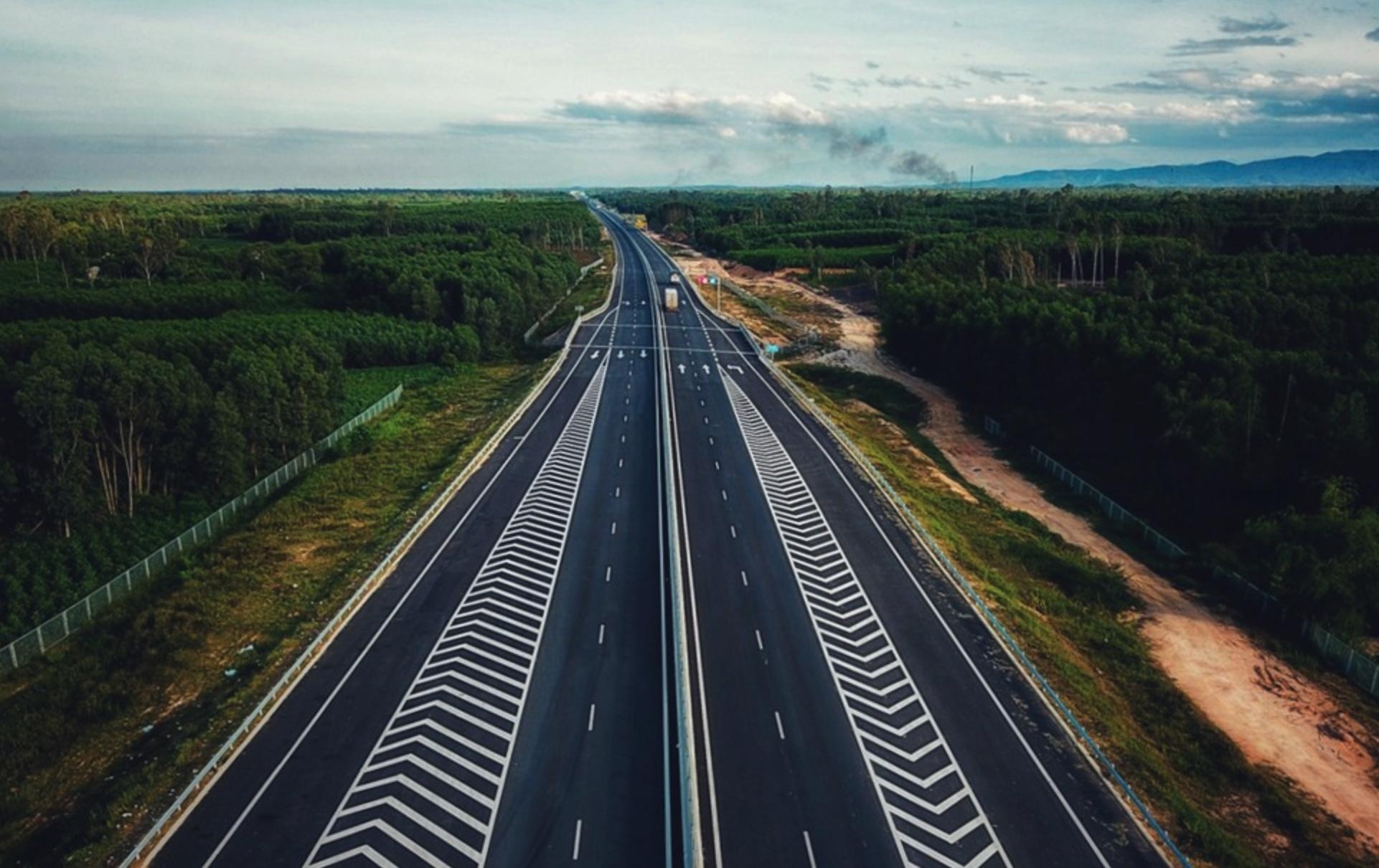 Hanh trinh lat ra nhung khuat tat tren cao toc 34.500 ty hinh anh