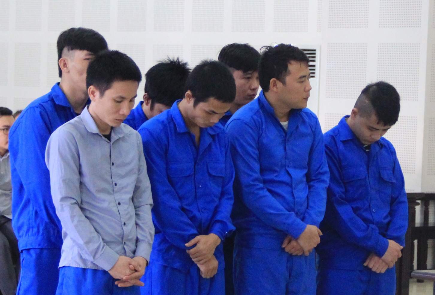 Nhóm thanh niên trộm dây cáp điện ảnh 1 Nhom thanh nien trom day cap dien anh 1
