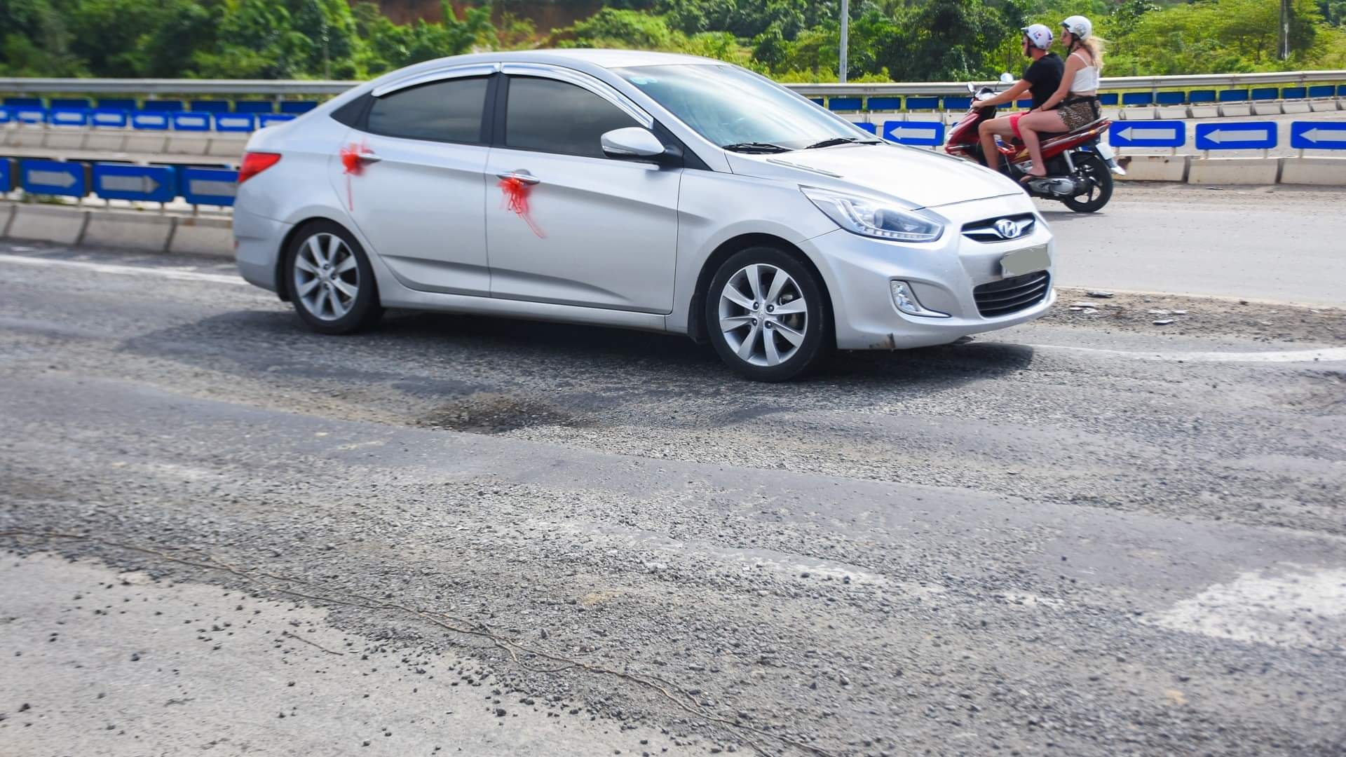 Cao tốc 34.500 tỷ hư hỏng ảnh 2 Cao toc 34.500 ty hu hong anh 2