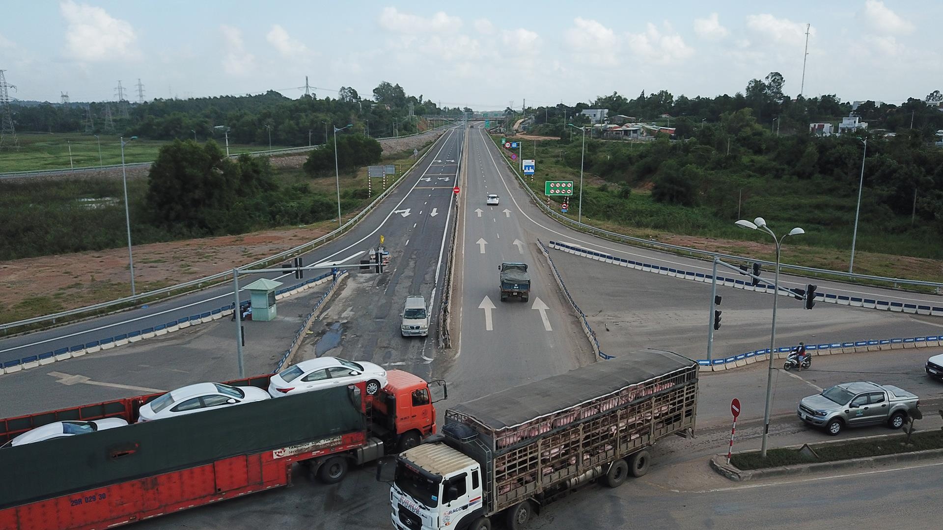 Nut giao vao cao toc 34.500 ty xuat hien 'song lung trau' do lam tam hinh anh