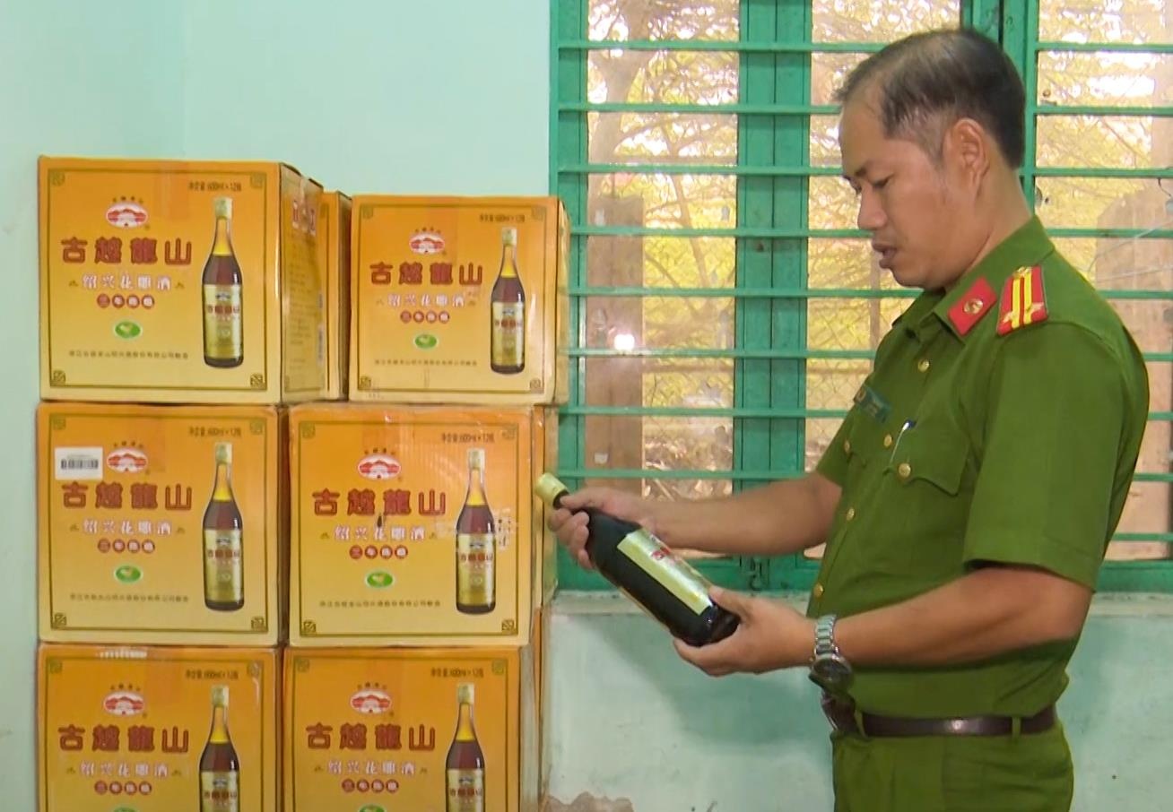 Phat hien gan 100 kien hang khong ro nguon goc trong toa tau hinh anh