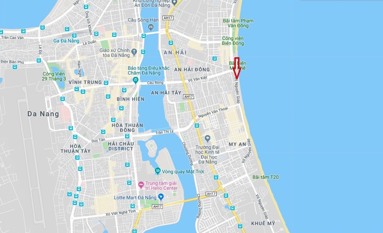 Du khach nghi ngao da treo ra bang hieu khach san anh 2