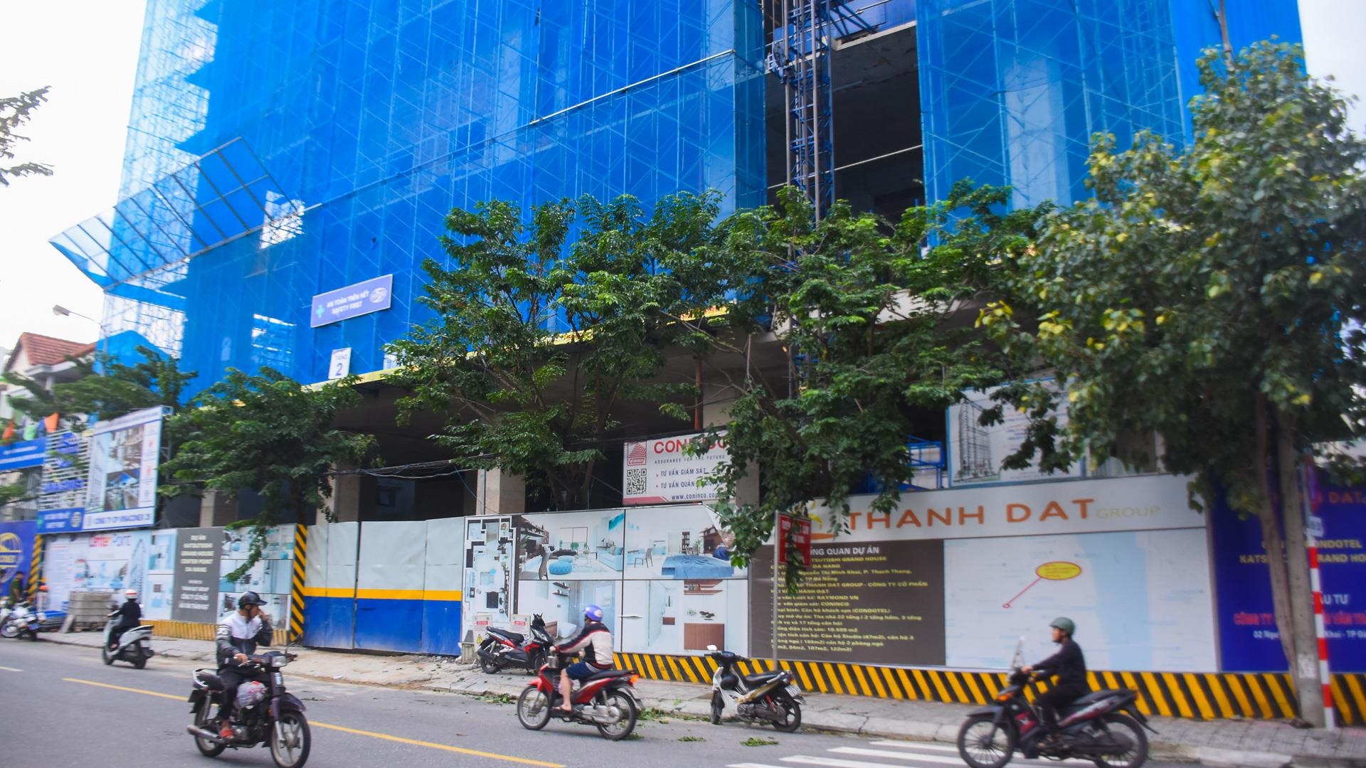 Hien truong vu cong nhan roi tu thang may xuong dat hinh anh