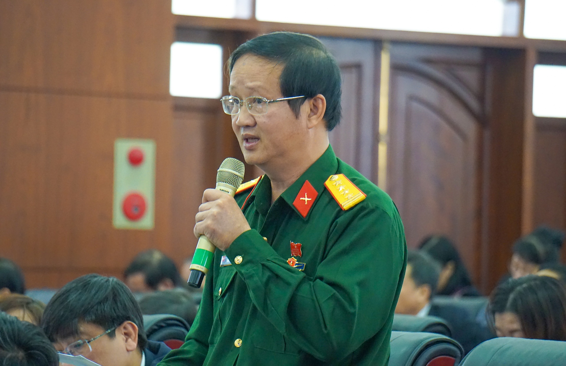 Can bo lanh dao Da Nang co tam ly e de,  so sai anh 2