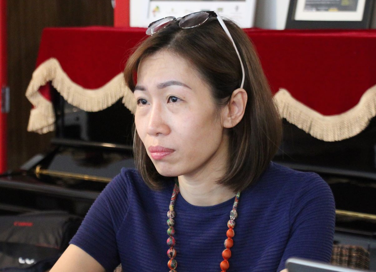 Phu huynh tat vao mat nu hieu truong anh 1