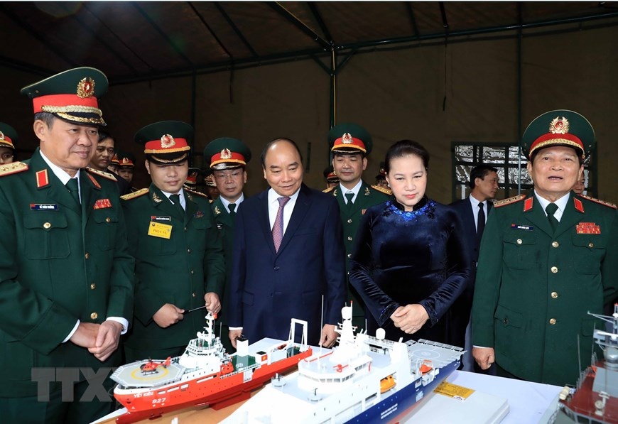 Thu tuong va Chu tich Quoc hoi du le ky niem ngay quan doi anh 1