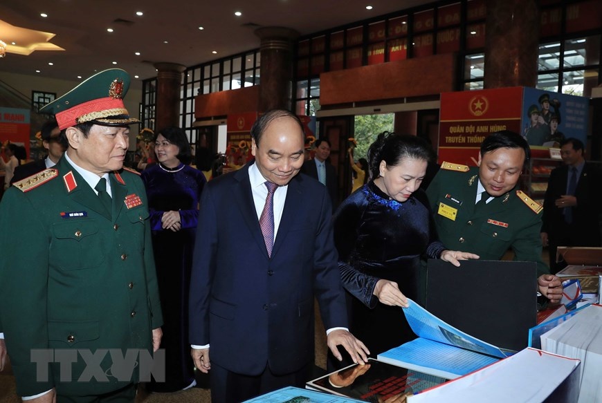 Thu tuong va Chu tich Quoc hoi du le ky niem ngay quan doi anh 8