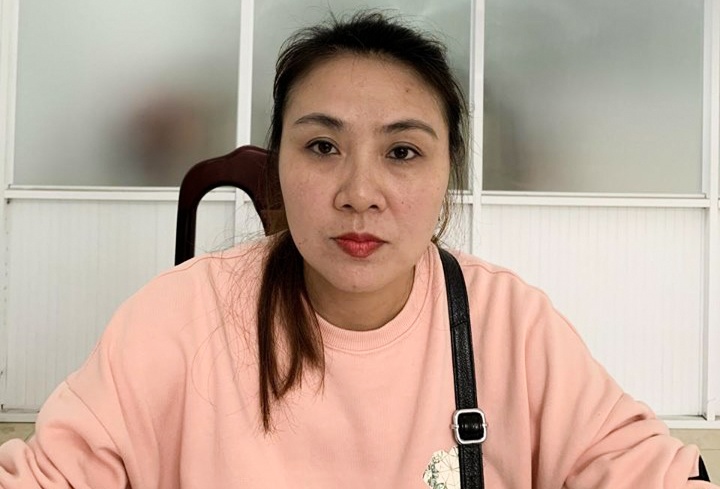Bat nguoi phu nu lua hon 1,6 ty de danh bac hinh anh