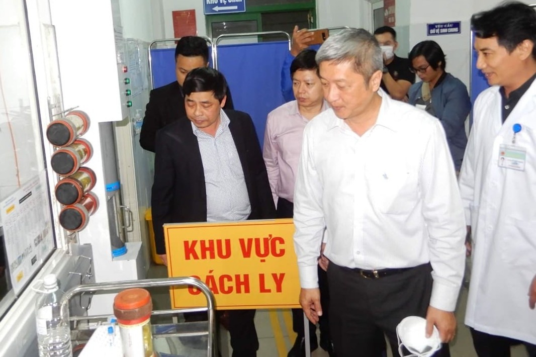 Thu truong Bo Y te: 'Khong de bi dong truoc nan dich corona' hinh anh