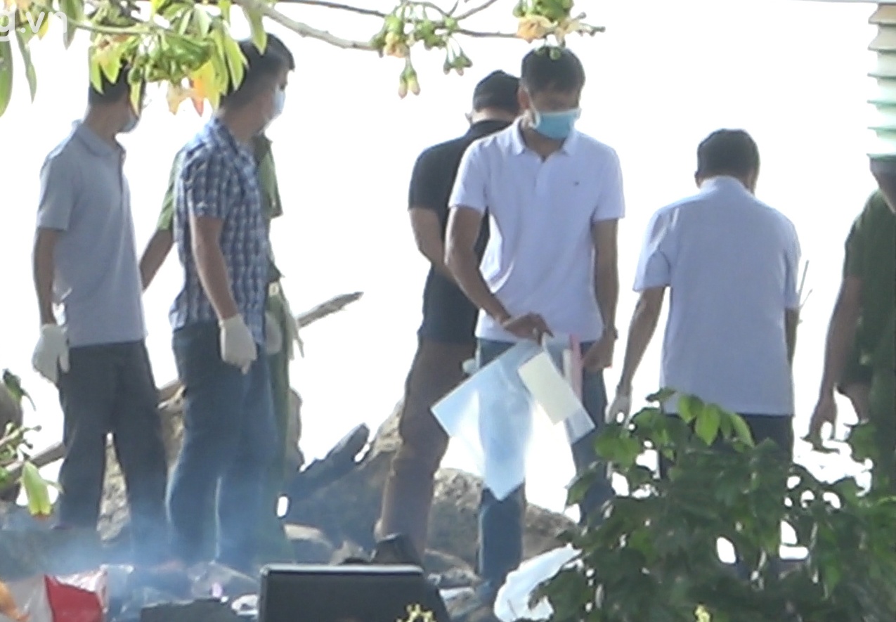 Nhan chung ke luc nhin thay thi the co gai trong vali hinh anh