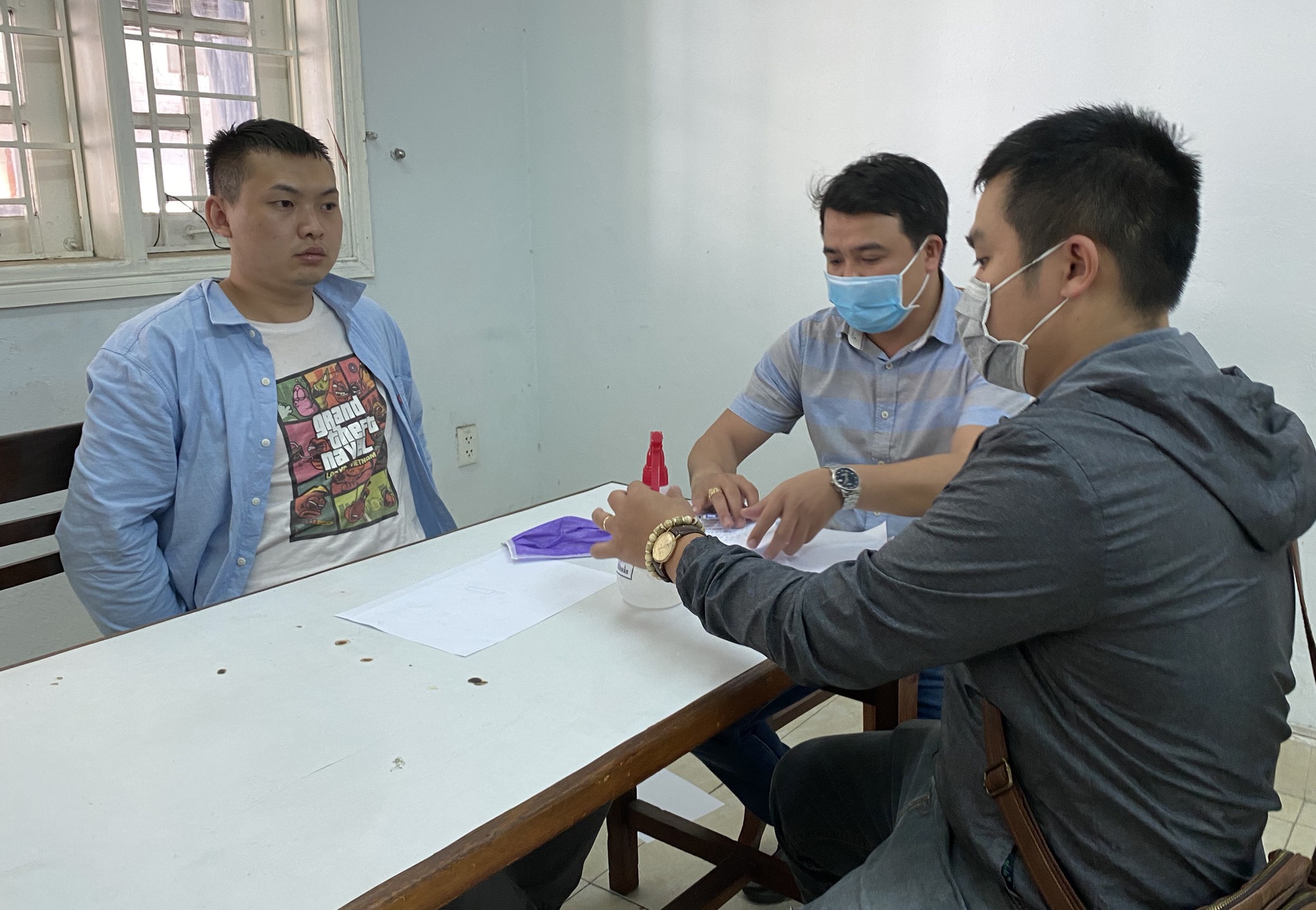 Chat xac co gai nem xuong song Han anh 1