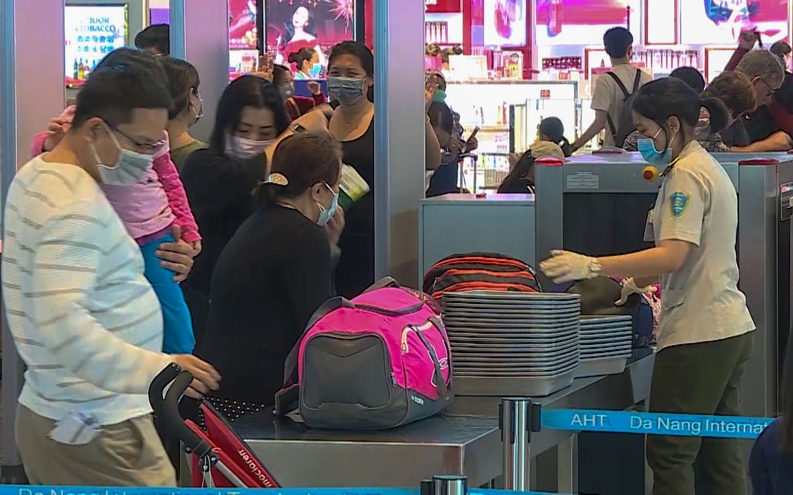 Dua 47 khach Trung Quoc tu Da Nang ve nuoc hinh anh