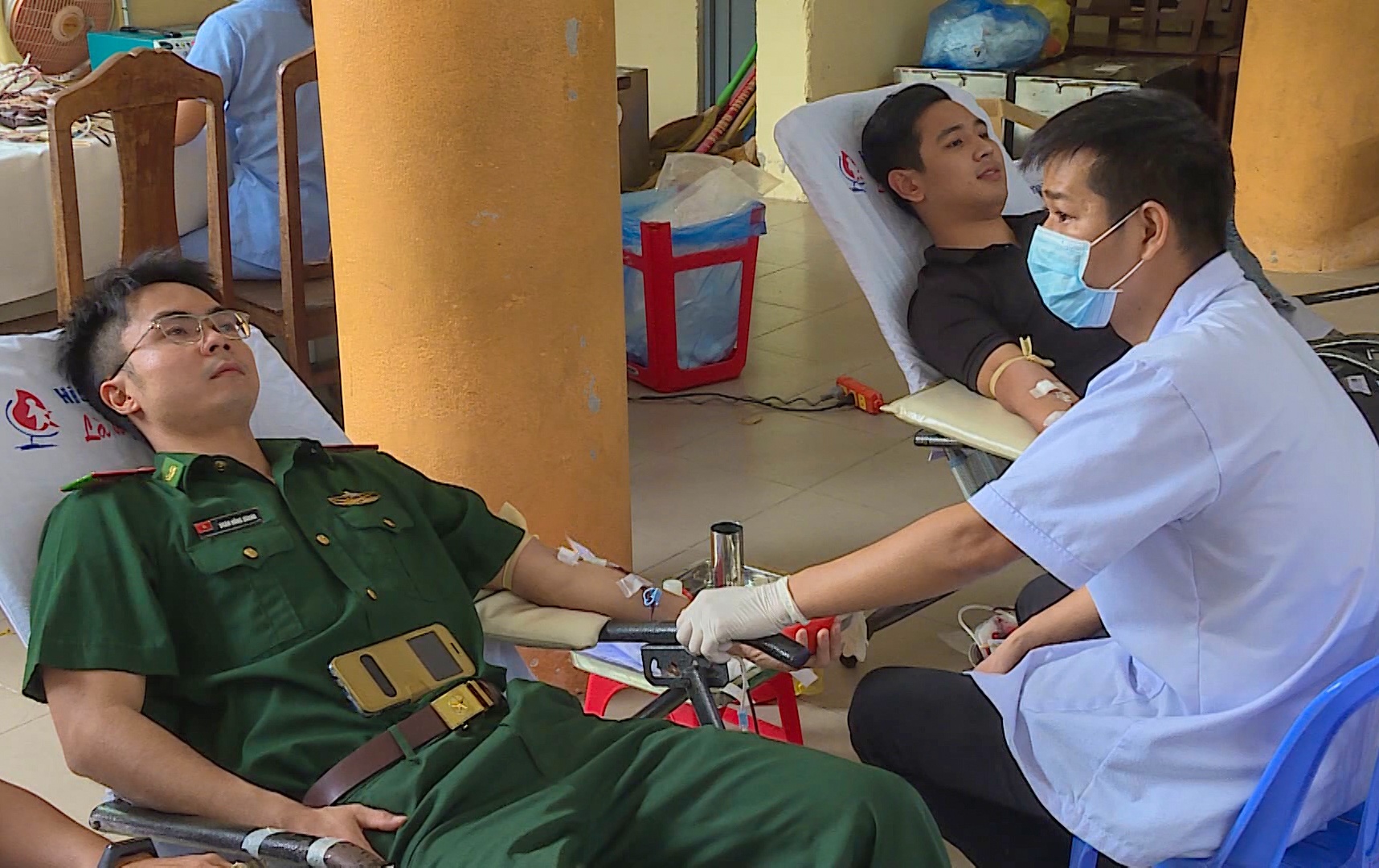 Dan Da Nang hien mau cho benh vien cuu nguoi hinh anh