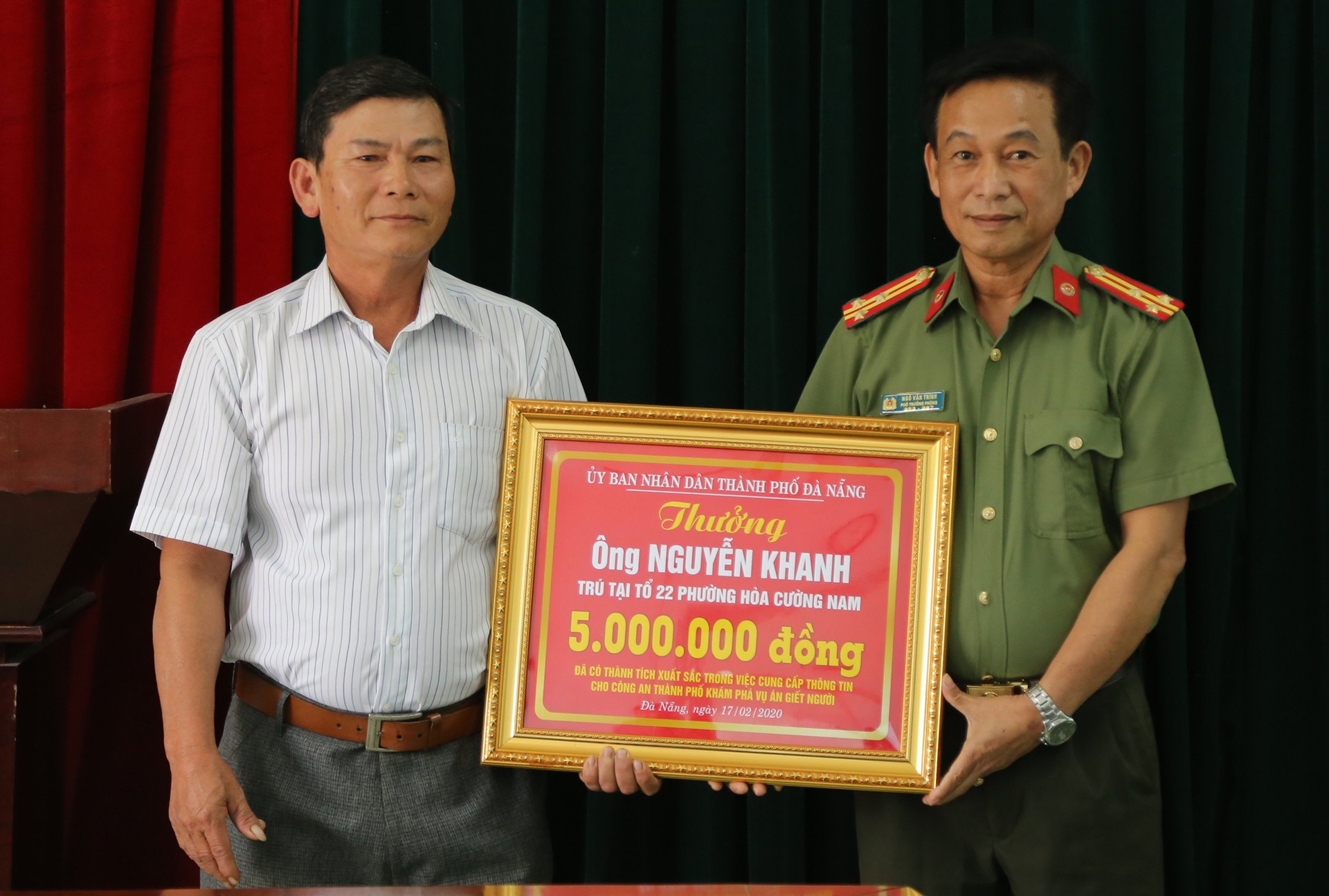 Khen thuong nguoi phat hien vali chua thi the co gai bi phan xac hinh anh