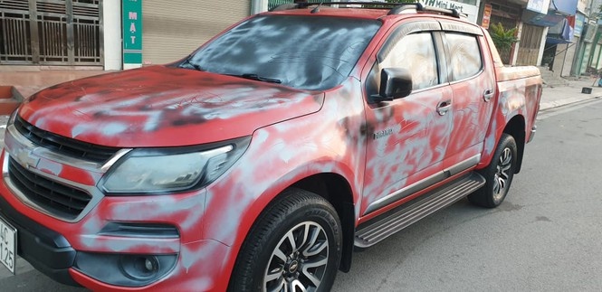 Mot nha bao bi ke xau 'khung bo' pha hoai xe luc nua dem hinh anh