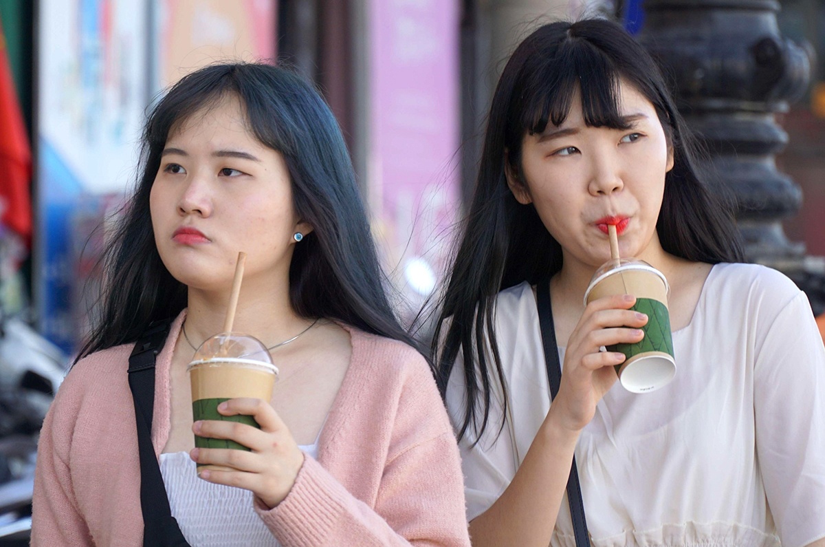 Du khach Han Quoc xin gia han visa o lai Da Nang tranh dich Covid-19 hinh anh