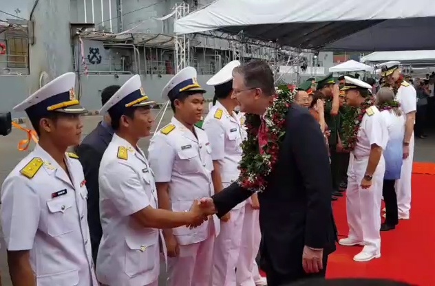 Tau san bay bay My den Da Nang anh 1