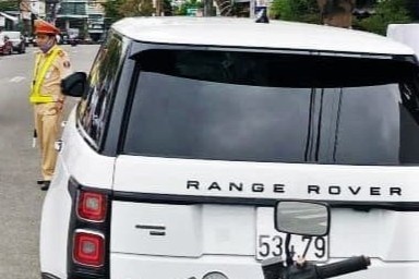 Range Rover gan bien so xe khac, tai xe bi phat 22,5 trieu dong hinh anh