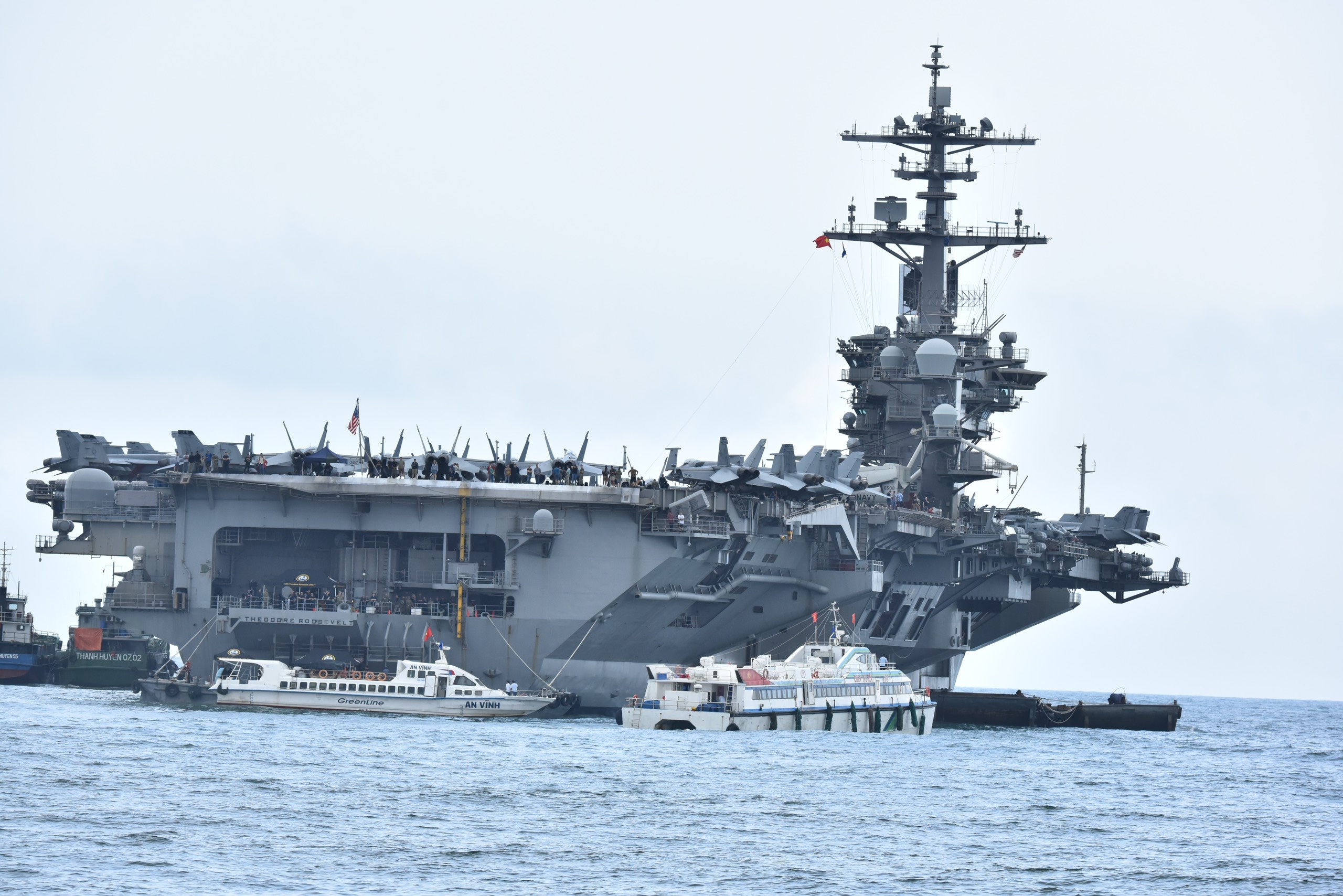 Doi tau san bay My roi vinh Da Nang ket thuc chuyen tham Viet Nam anh 2