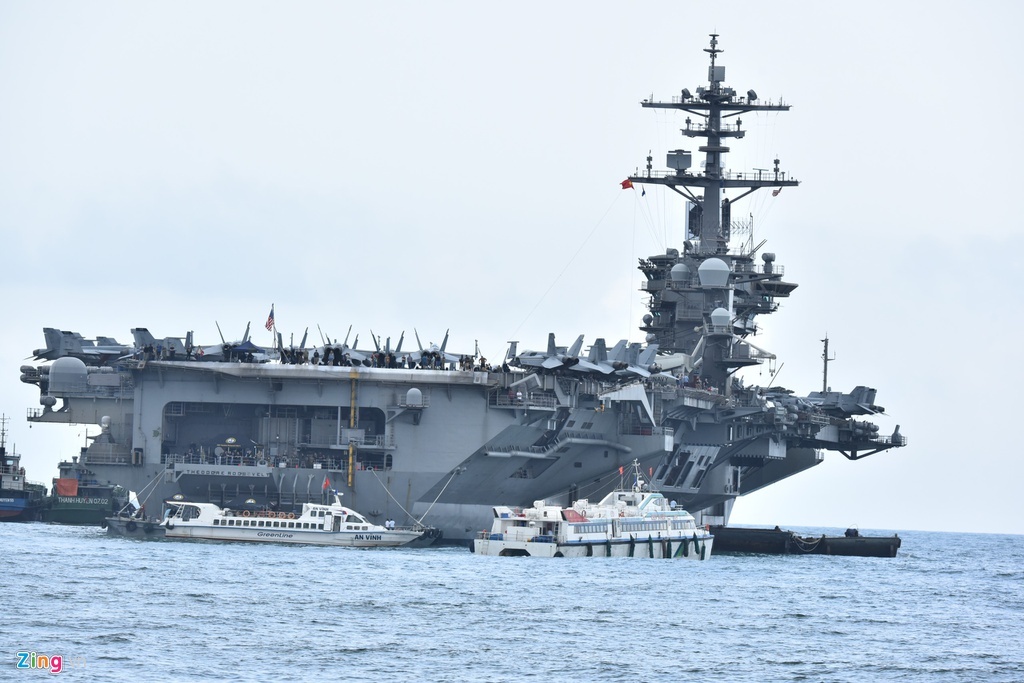 Nhom tac chien tau san bay My roi vinh Da Nang hinh anh