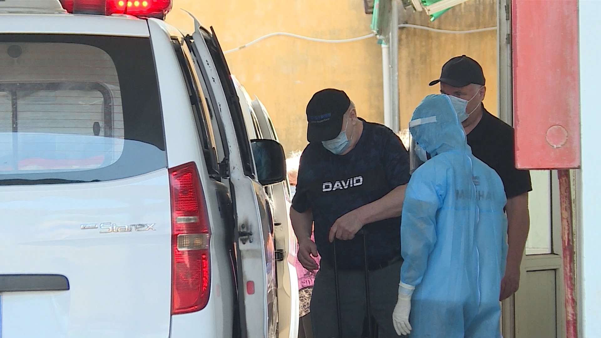 Them 71 nguoi am tinh virus corona du tiep xuc gan 3 ca mac Covid-19 hinh anh