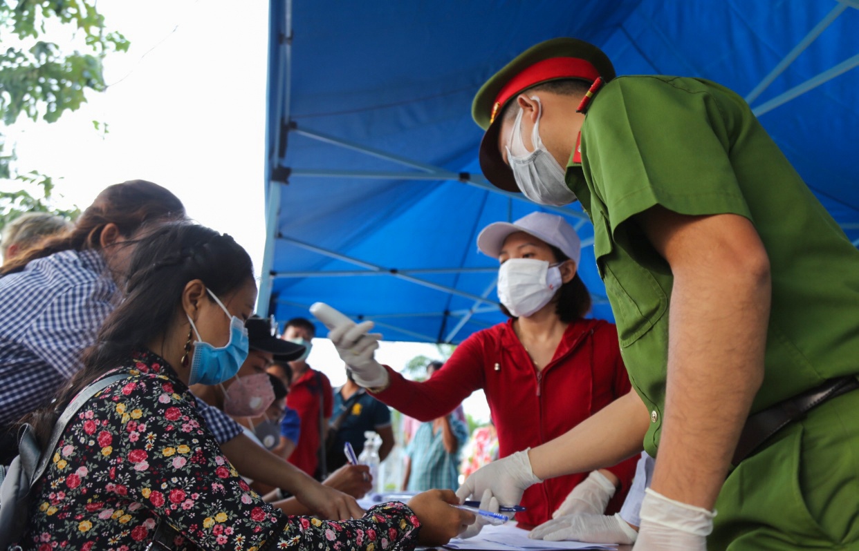 Da Nang giam sat 18 nguoi tung den Benh vien Bach Mai hinh anh
