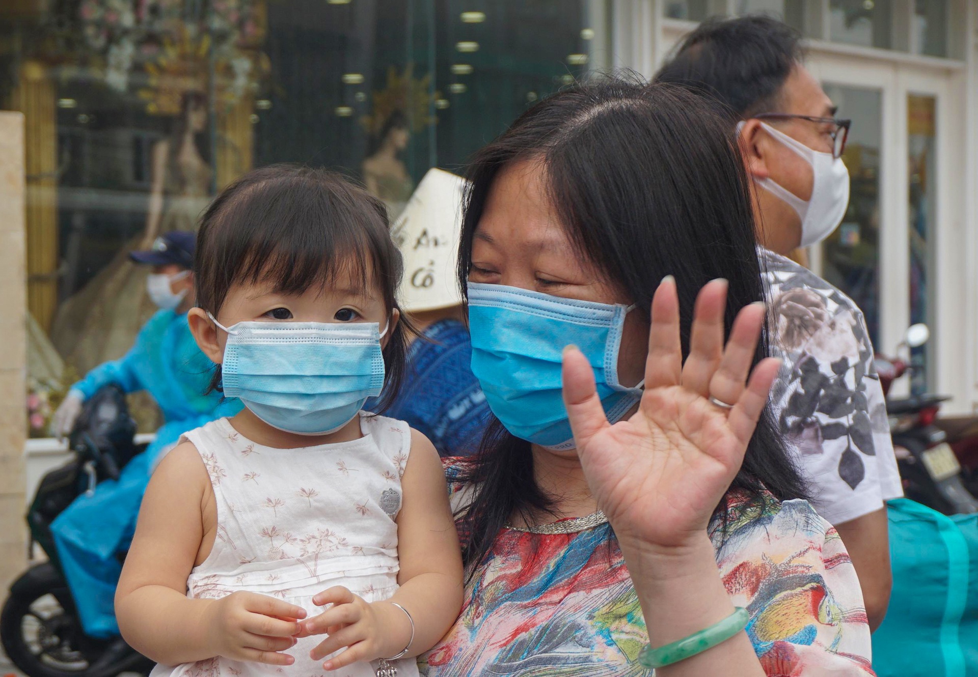 'Toi chi nhan duoc yeu thuong, khong co su ky thi nao khi cach ly' hinh anh