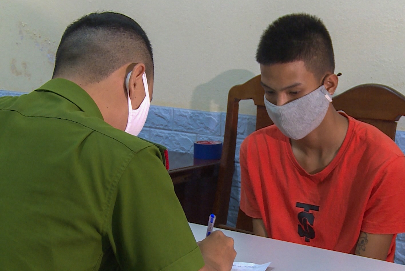 Chan dung nhung ke dua xe lam 2 canh sat hy sinh hinh anh