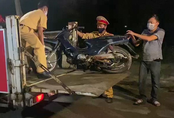 De nghi thang quan ham cho 2 canh sat hy sinh luc lam nhiem vu hinh anh