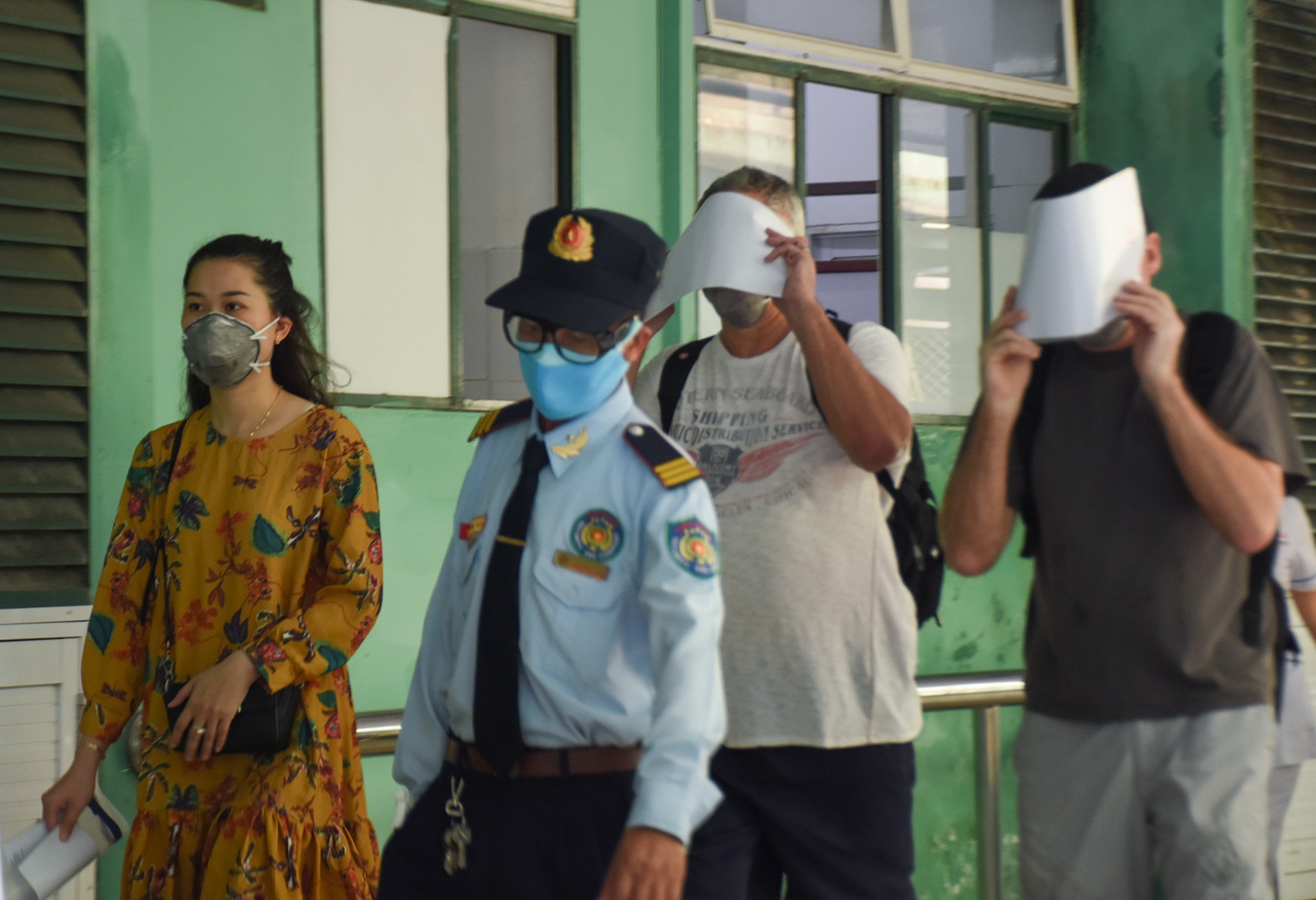 Benh nhan thu 22 lai am tinh voi Covid-19 khi ve Anh hinh anh