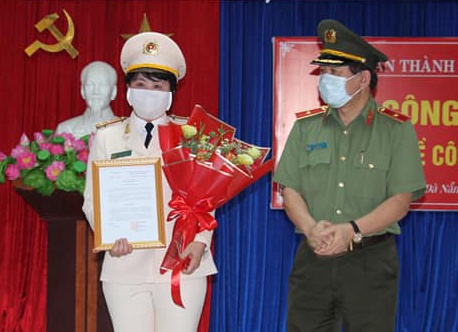 Da Nang co nu truong cong an cap quan anh 1
