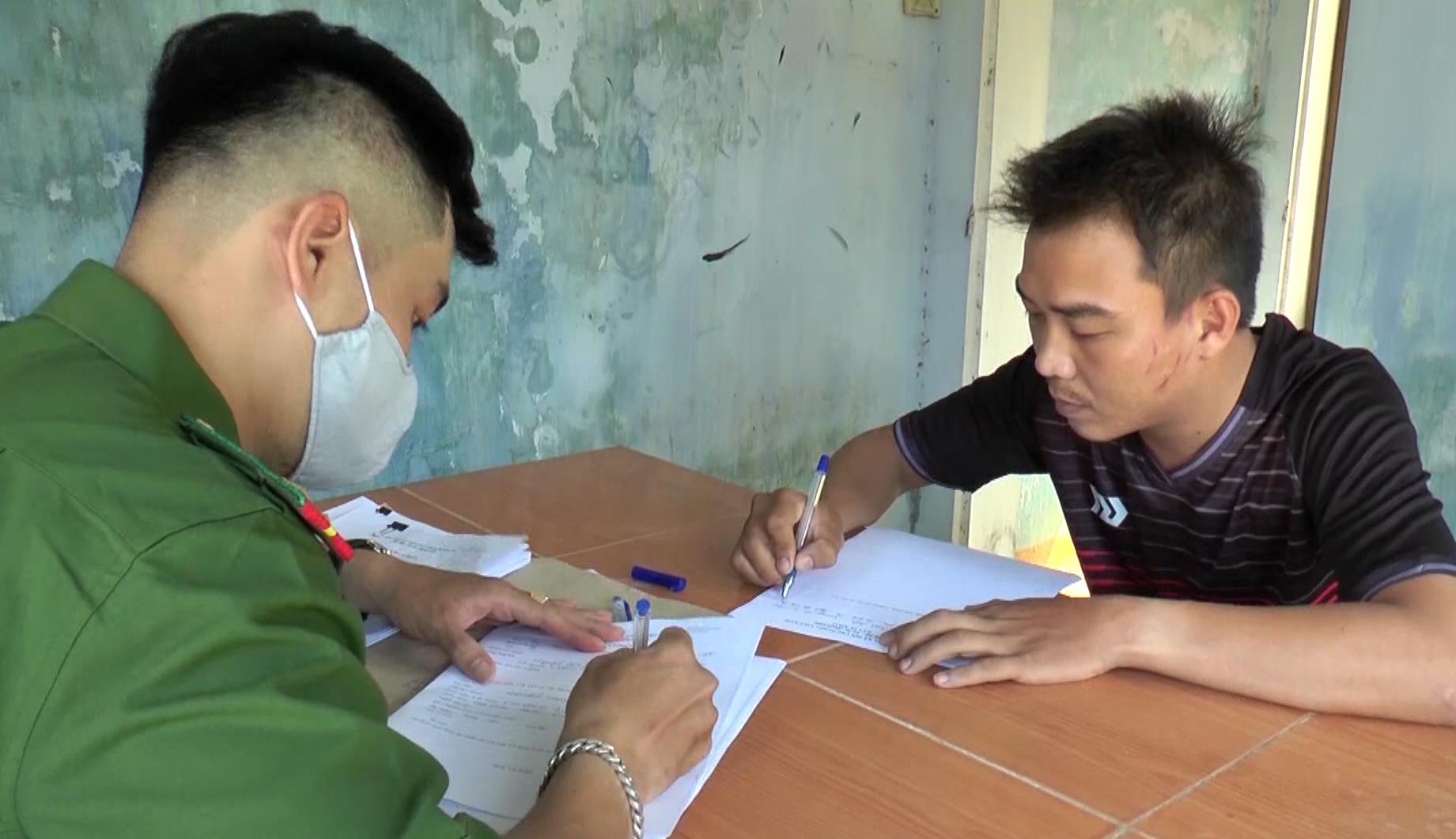 Thue oto roi lam gia giay to de chiem doat hinh anh